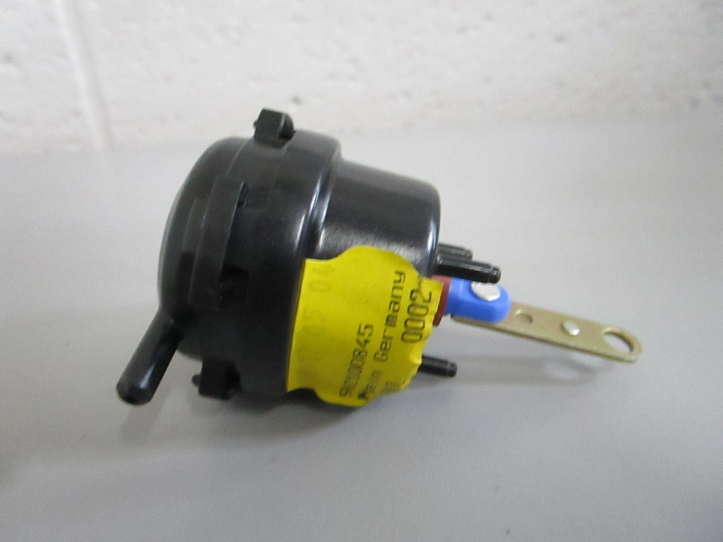 NEW OEM 1248000375 Mercedes-Benz Vacuum Element 0820