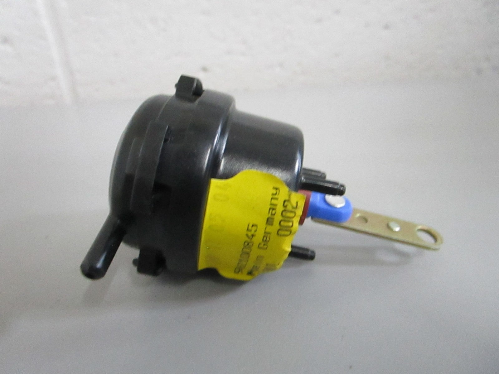 NEW OEM 1248000375 Mercedes-Benz Vacuum Element 0820