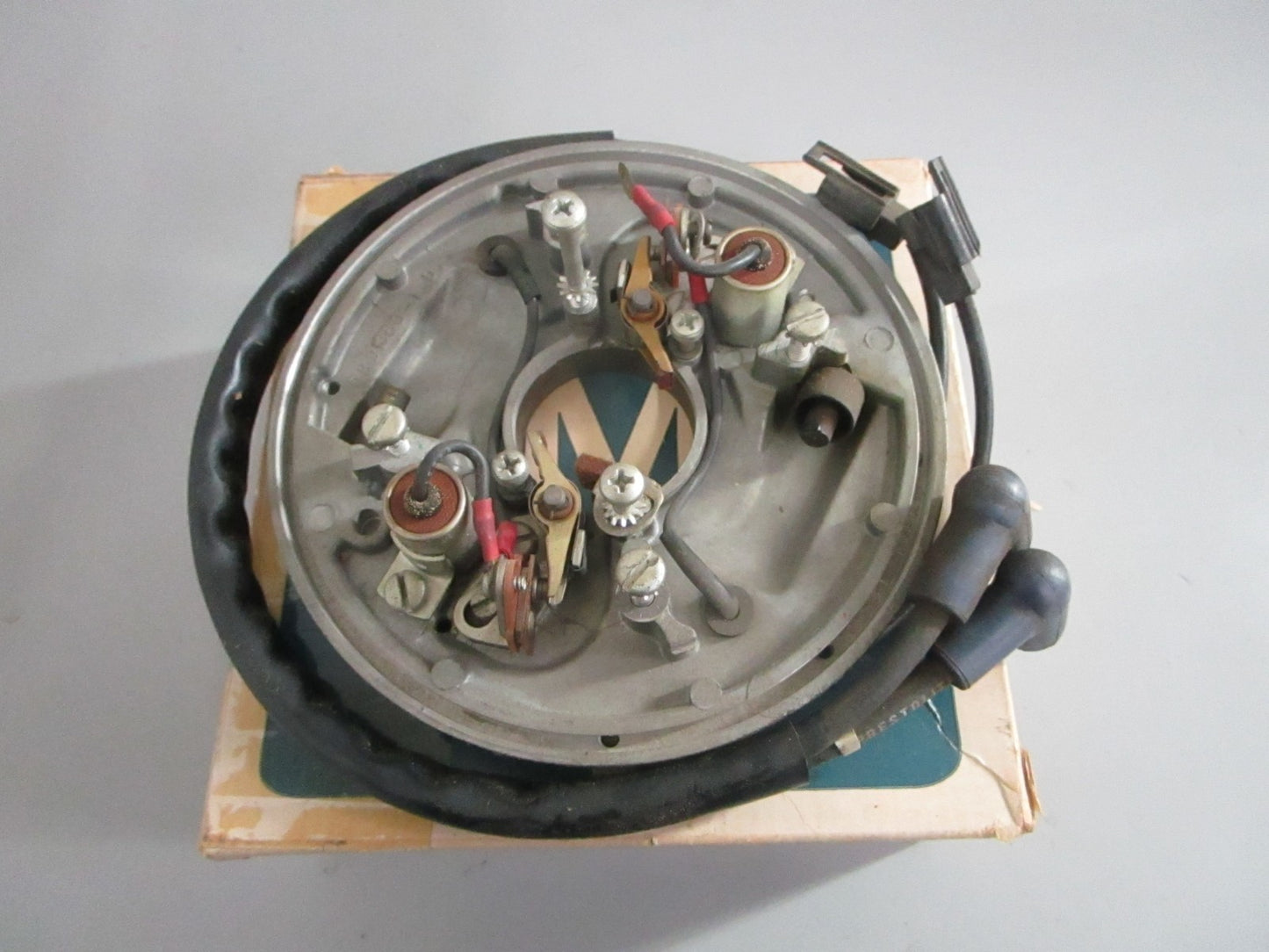 NEW OEM 580606 0580606 OMC Johnson Evinrude Armature Plate Assy 0820