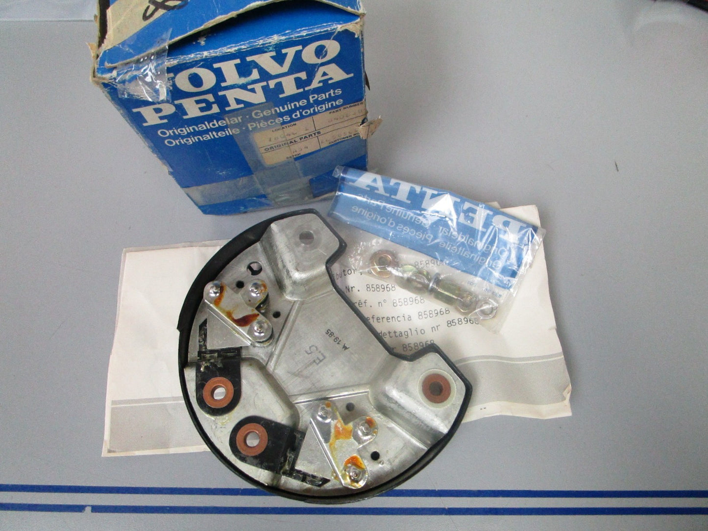*NEW OEM* 0720 Volvo Penta Charge Distributor 840638