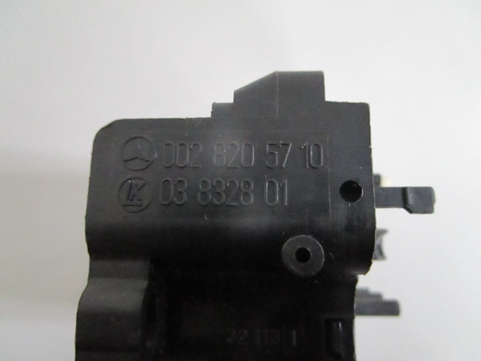 NEW OEM 0028205710 Mercedes-Benz Left Seat Adjustment Switch 0820