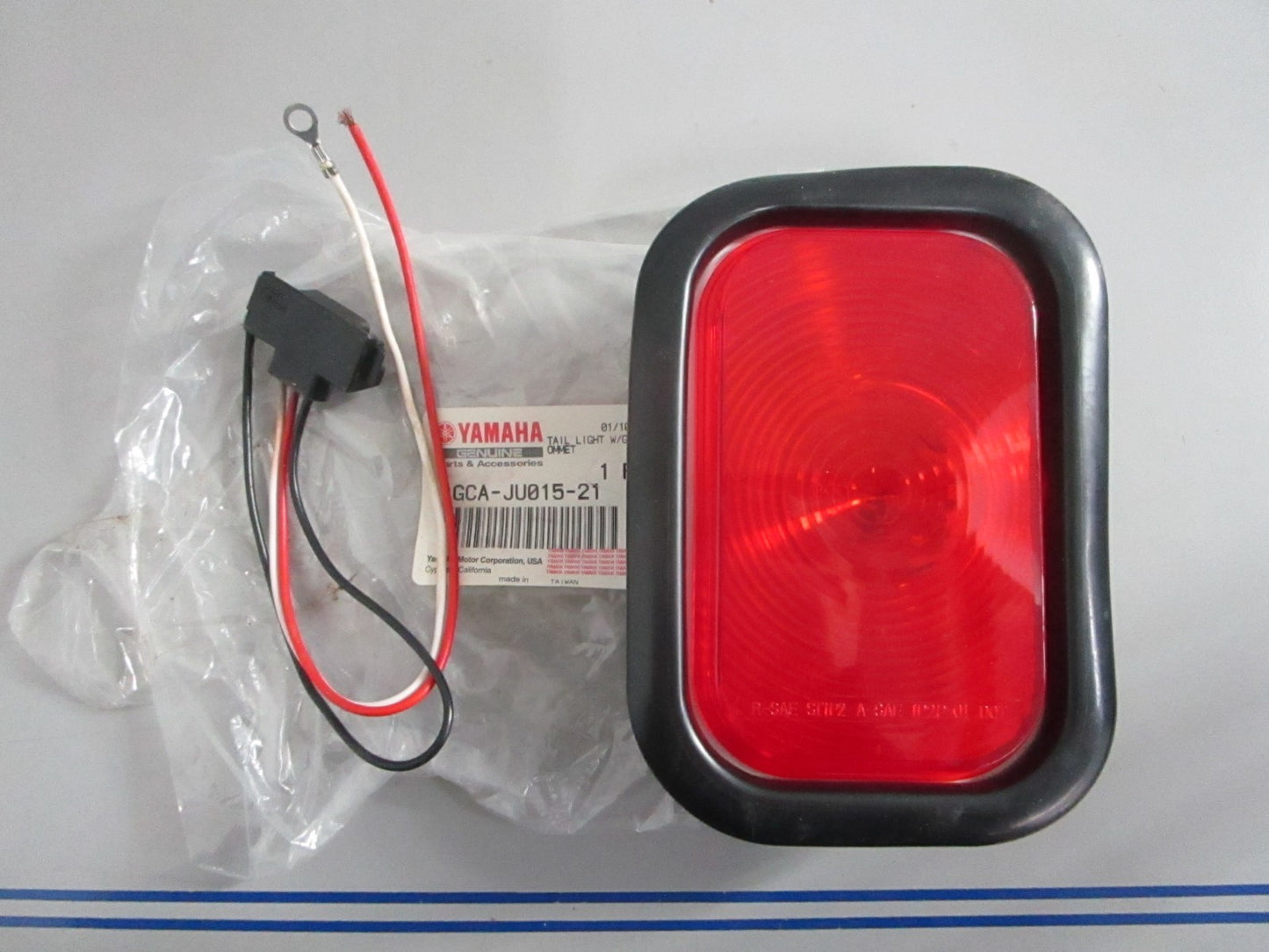 NEW OEM GCA-JU015-21-00 Yamaha Tail Light w/ Grommet 0820