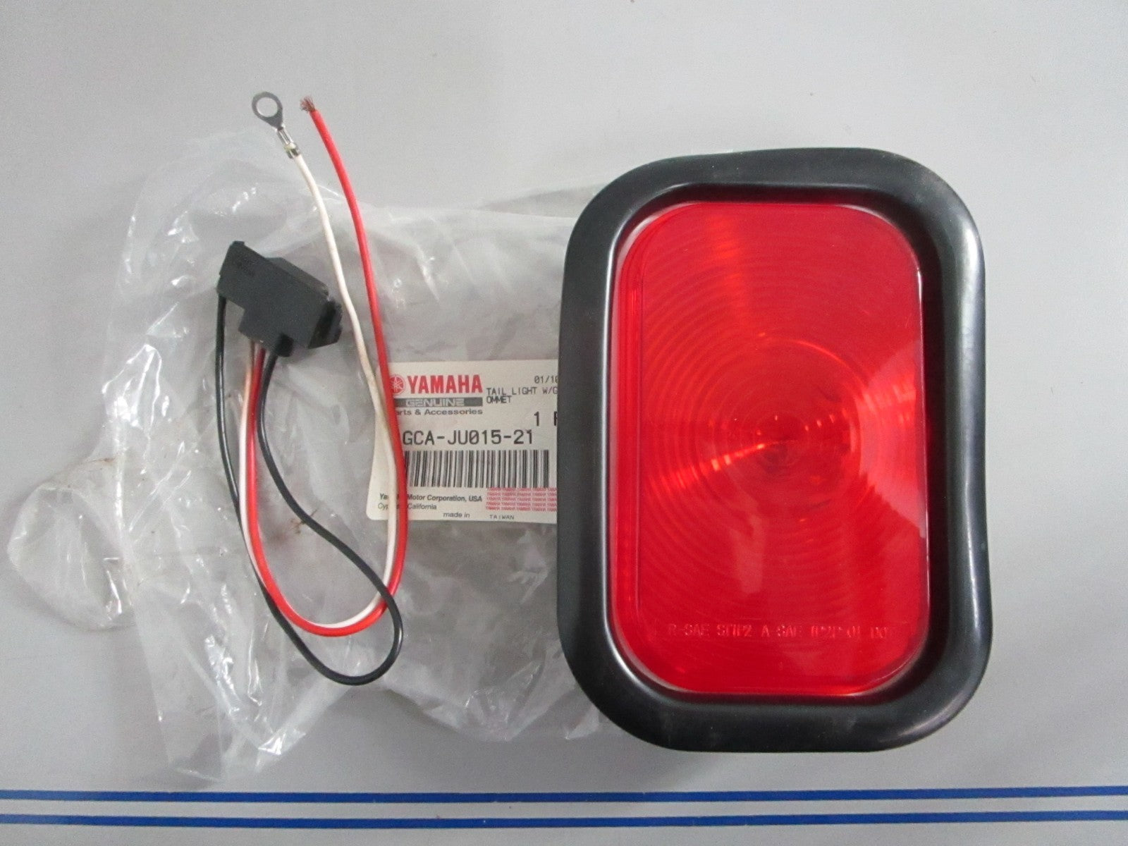 NEW OEM GCA-JU015-21-00 Yamaha Tail Light w/ Grommet 0820