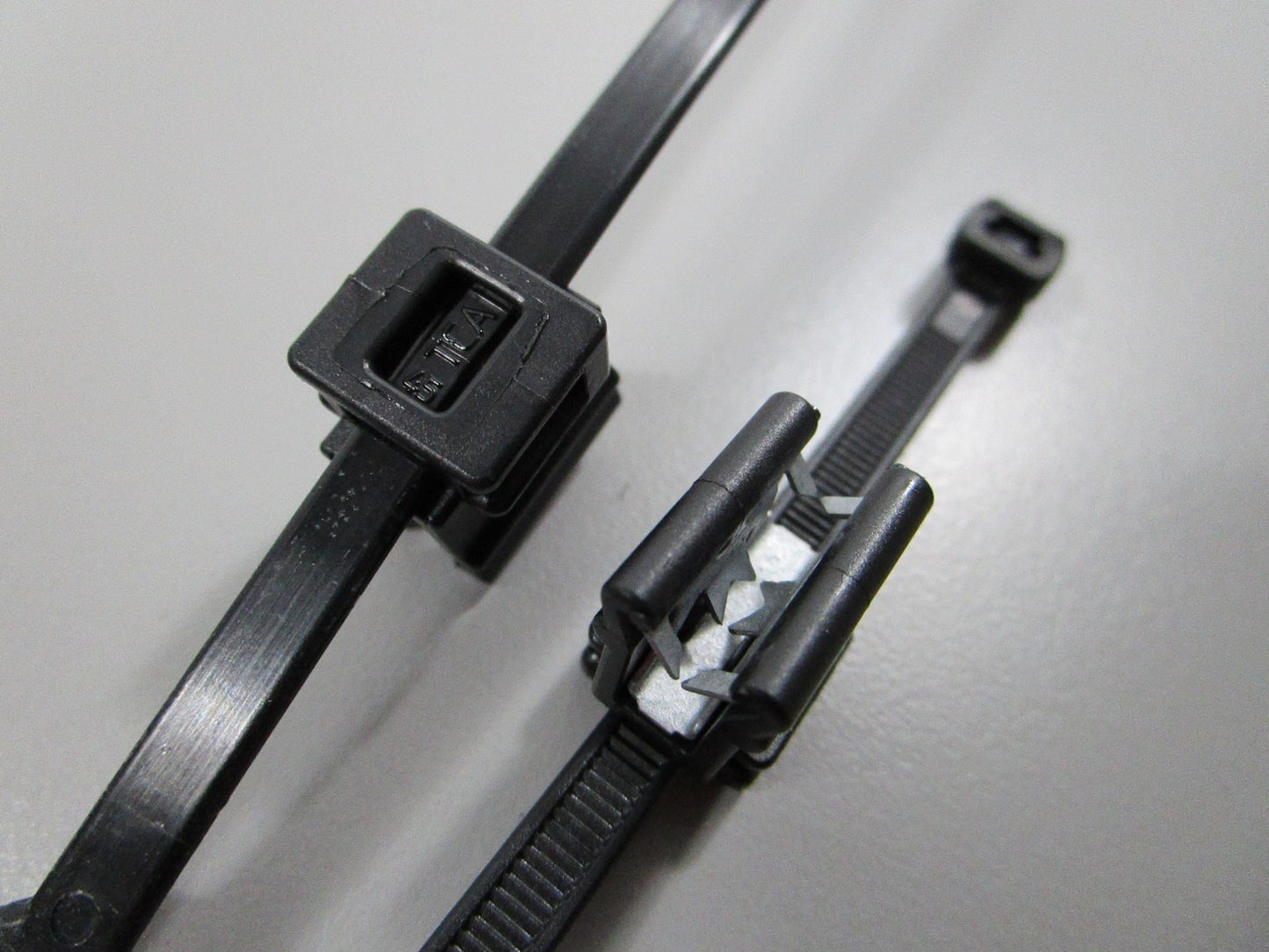 NEW OEM (LOT OF 2) 7082428 Polaris Edge Clip 0810