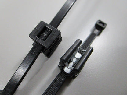 NEW OEM (LOT OF 2) 7082428 Polaris Edge Clip 0810