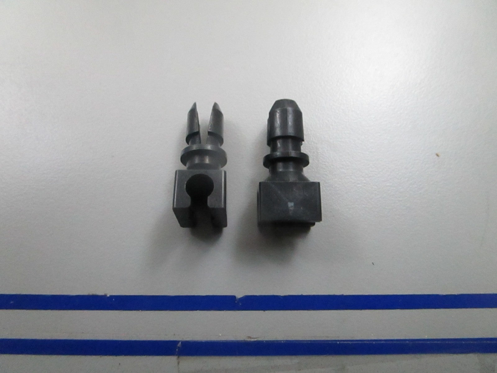 *NEW OEM* (LOT OF 2) 0810 OMC Johnson Evinrude Retainer 341304 0341304