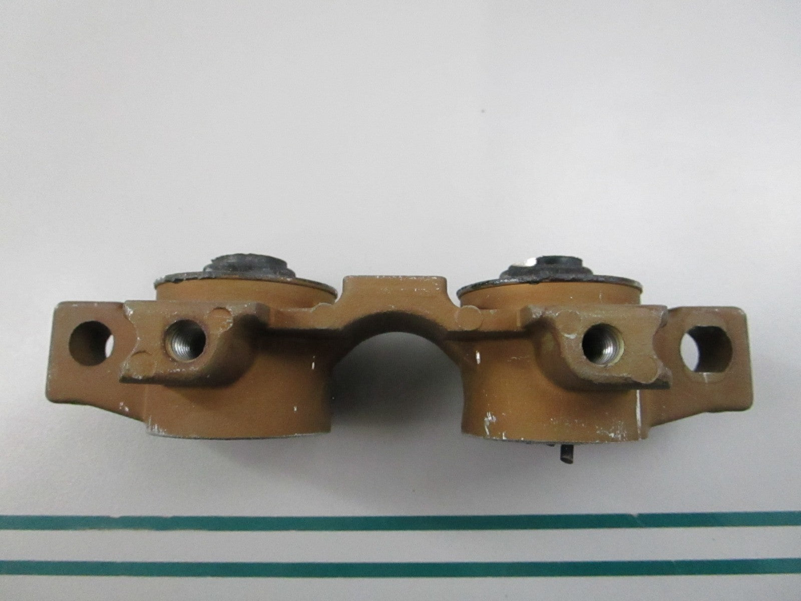 NEW OEM 6G8-44517-00-94 Yamaha Upper Rubber Mount 0810