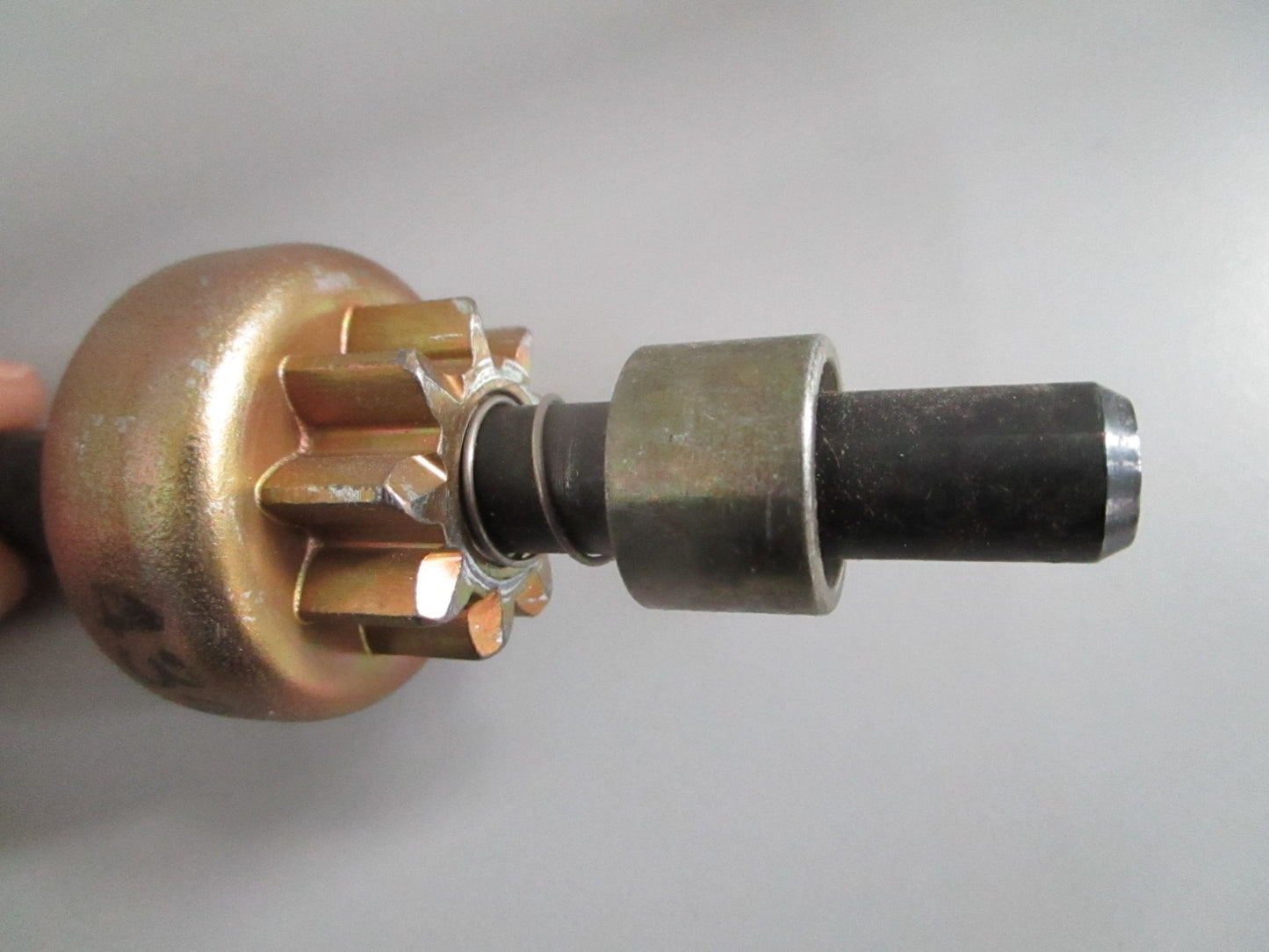 NEW OEM 434517 0434517 OMC Johnson Evinrude Pinion Shaft Ay 0820