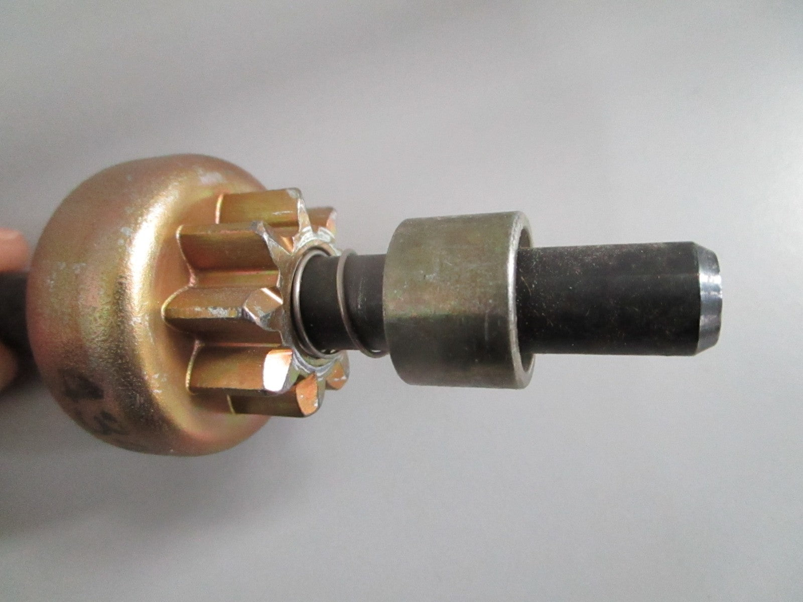 NEW OEM 434517 0434517 OMC Johnson Evinrude Pinion Shaft Ay 0820