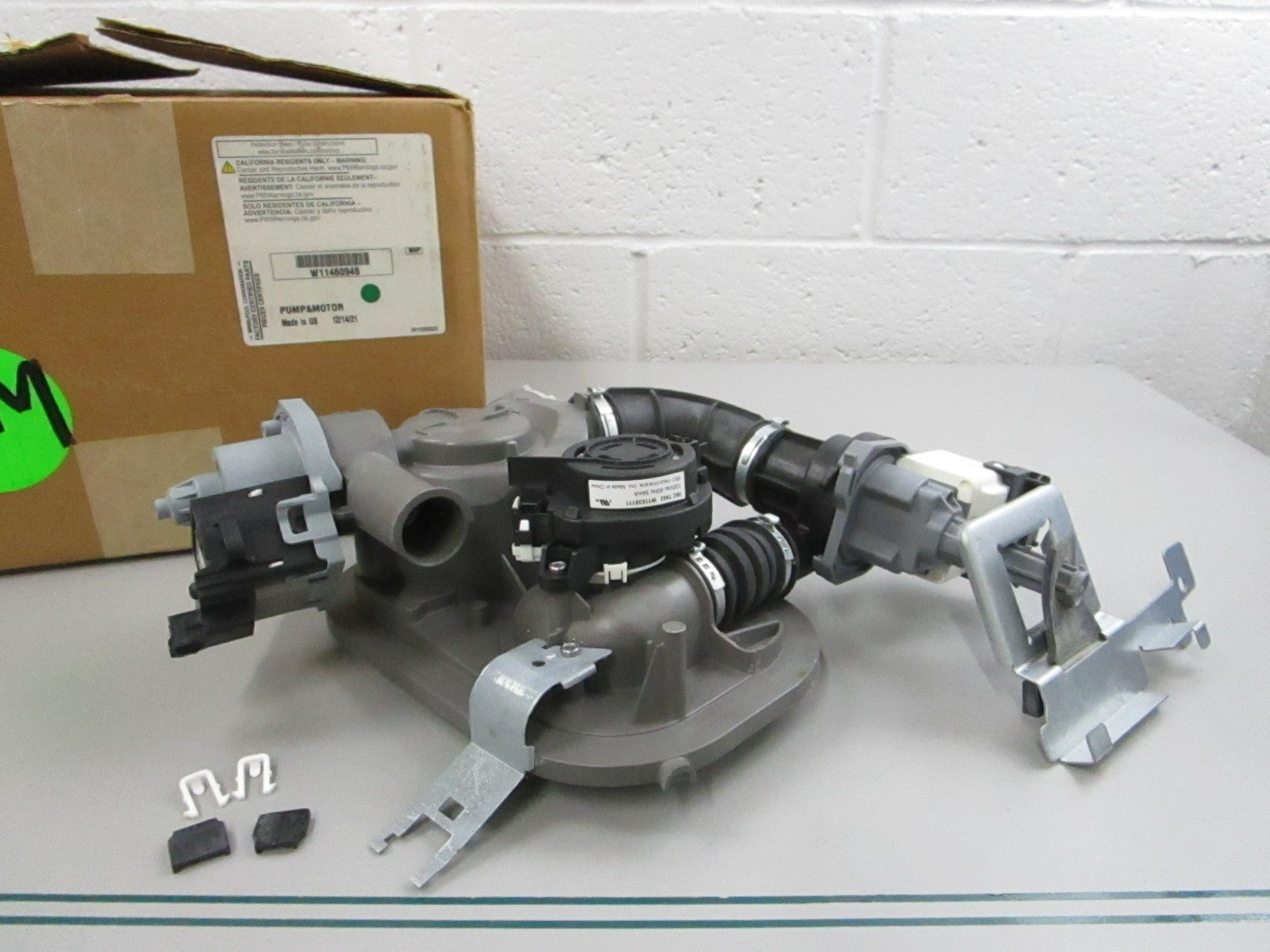 NEW OEM W11460945 Whirlpool Pump & Motor 0810