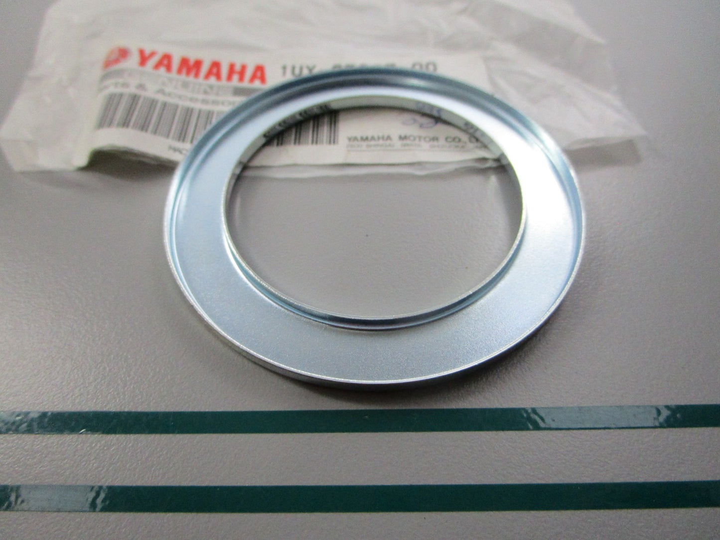 NEW OEM 1UY-25367-00-00 Yamaha Hub Dust Cover 0810