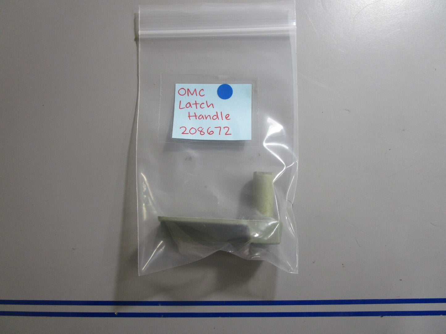 *NEW OEM* 0810 OMC Johnson Evinrude Latch Handle 208672 208672