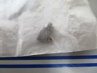 *NEW OEM* 0810 OMC Johnson Evinrude Clamp & Set Screw 385959 0385959