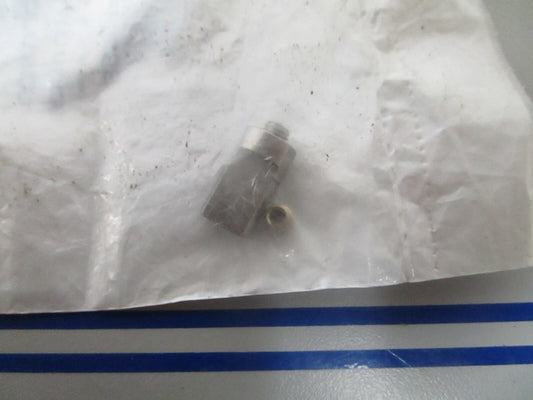 *NEW OEM* 0810 OMC Johnson Evinrude Clamp & Set Screw 385959 0385959