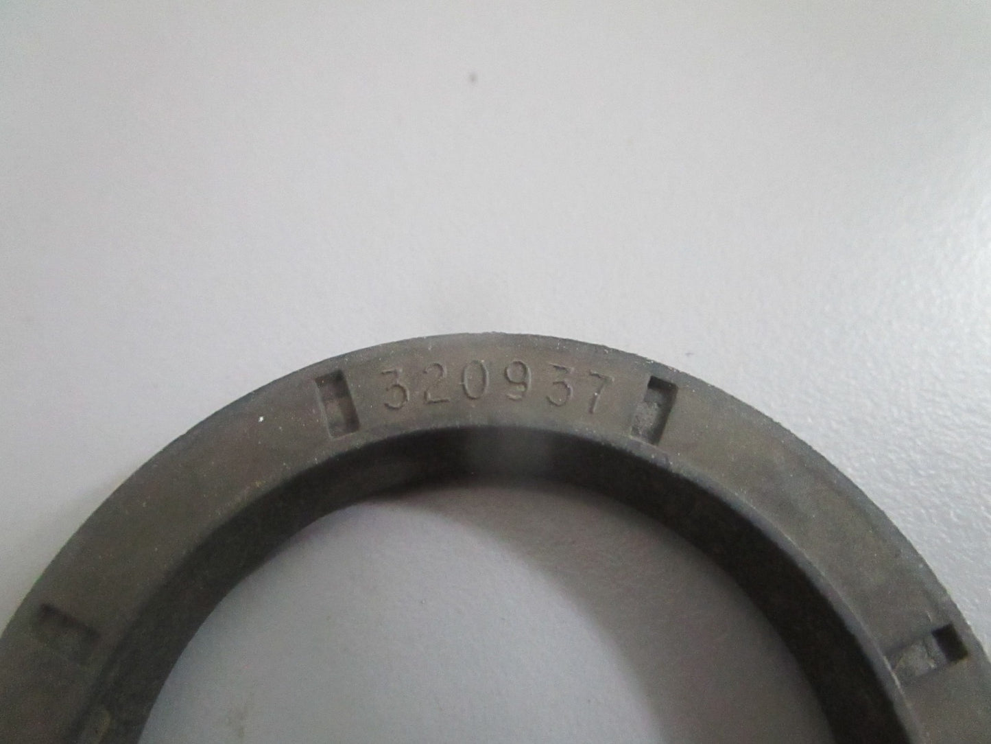 NEW OEM (LOT OF 3) 320937 0320937 OMC Johnson Evinrude Swivel Bracket Seal 0820