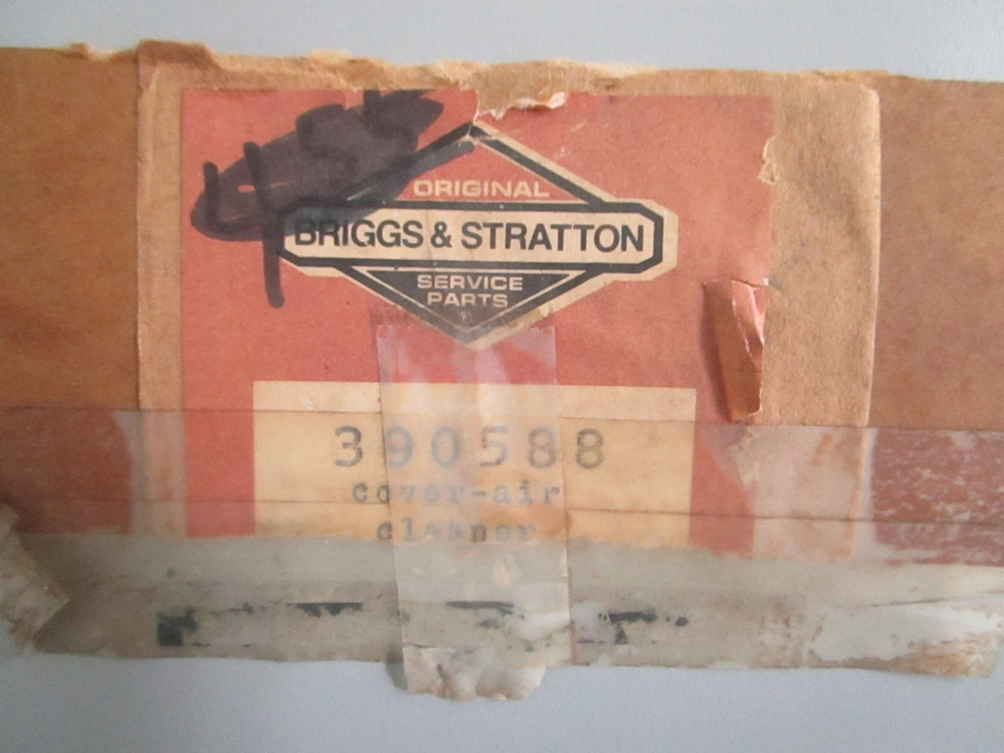 NEW OEM 390588 Briggs & Stratton Air Cleaner Cover 0820