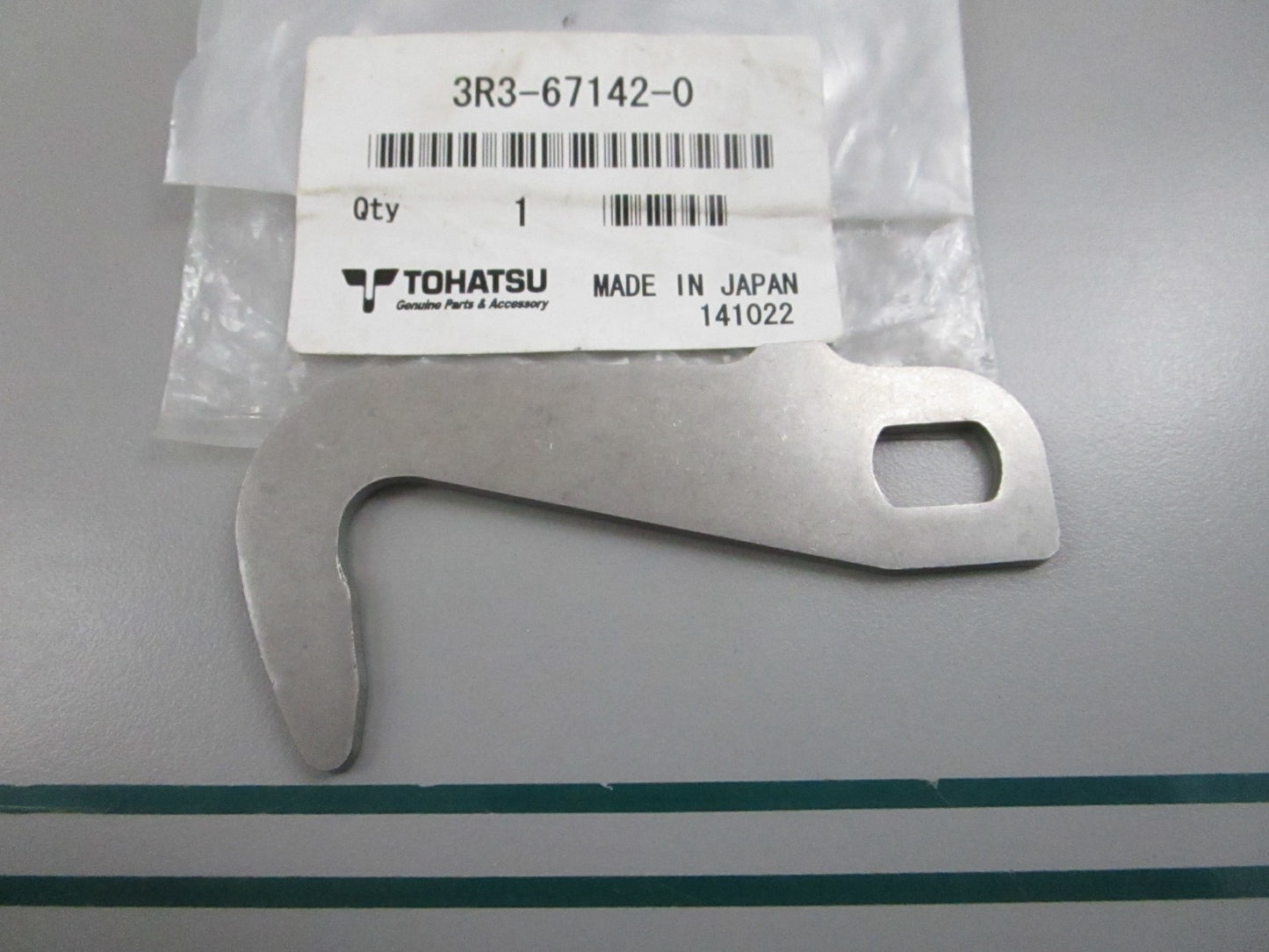 NEW OEM 3R3-67142-0 3R3671420 Tohatsu Cover Hook 0810
