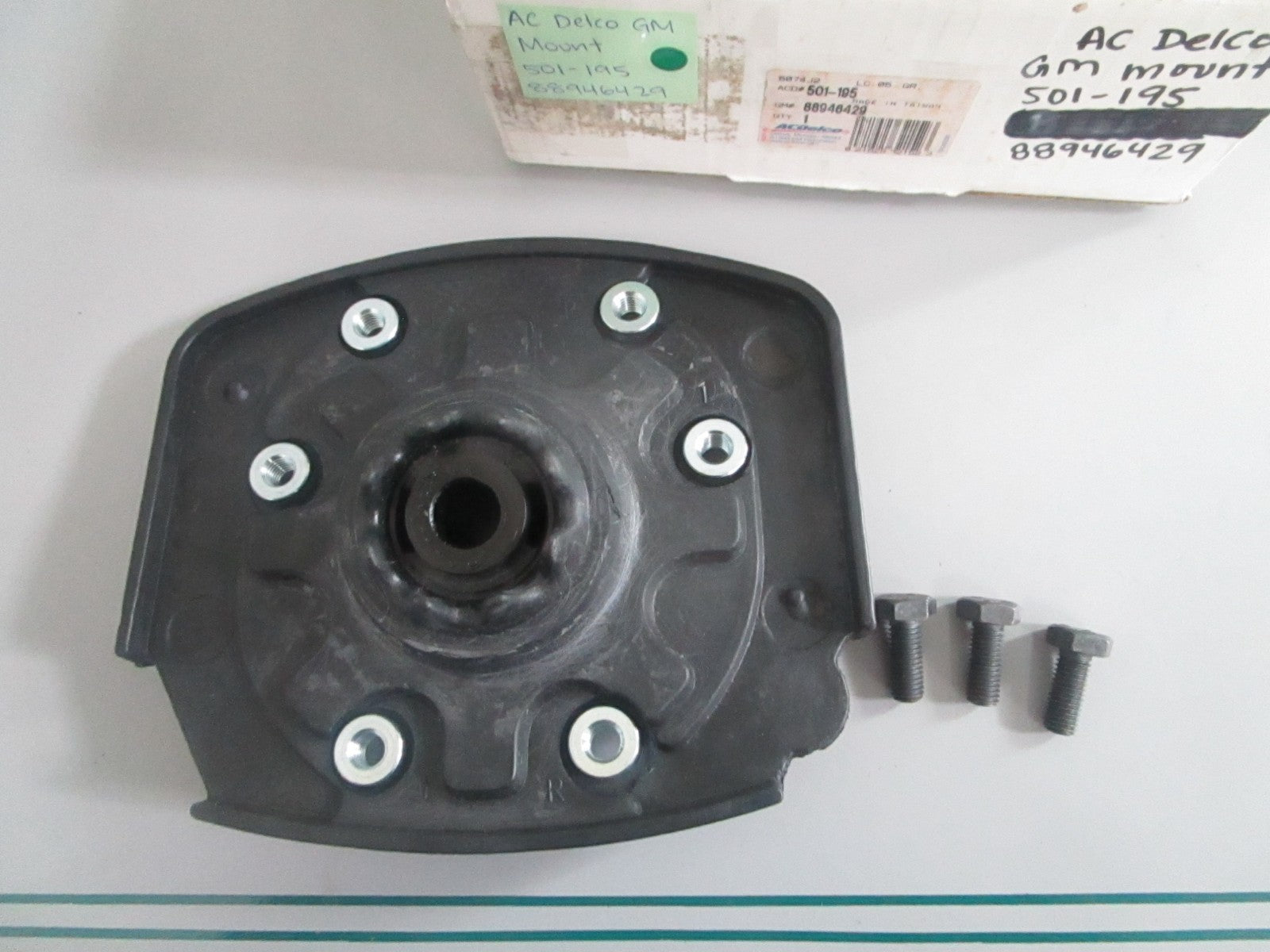 NEW OEM 501-195 88946429 AC Delco GM Mount 0820