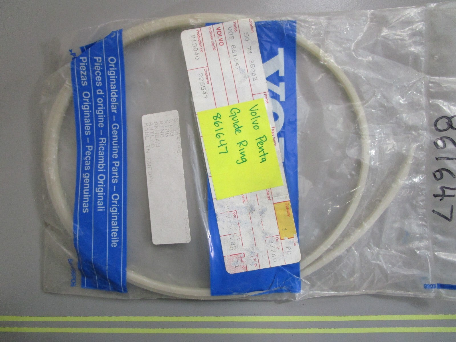 *NEW OEM* 0820 Volvo Penta Guide Ring 861647