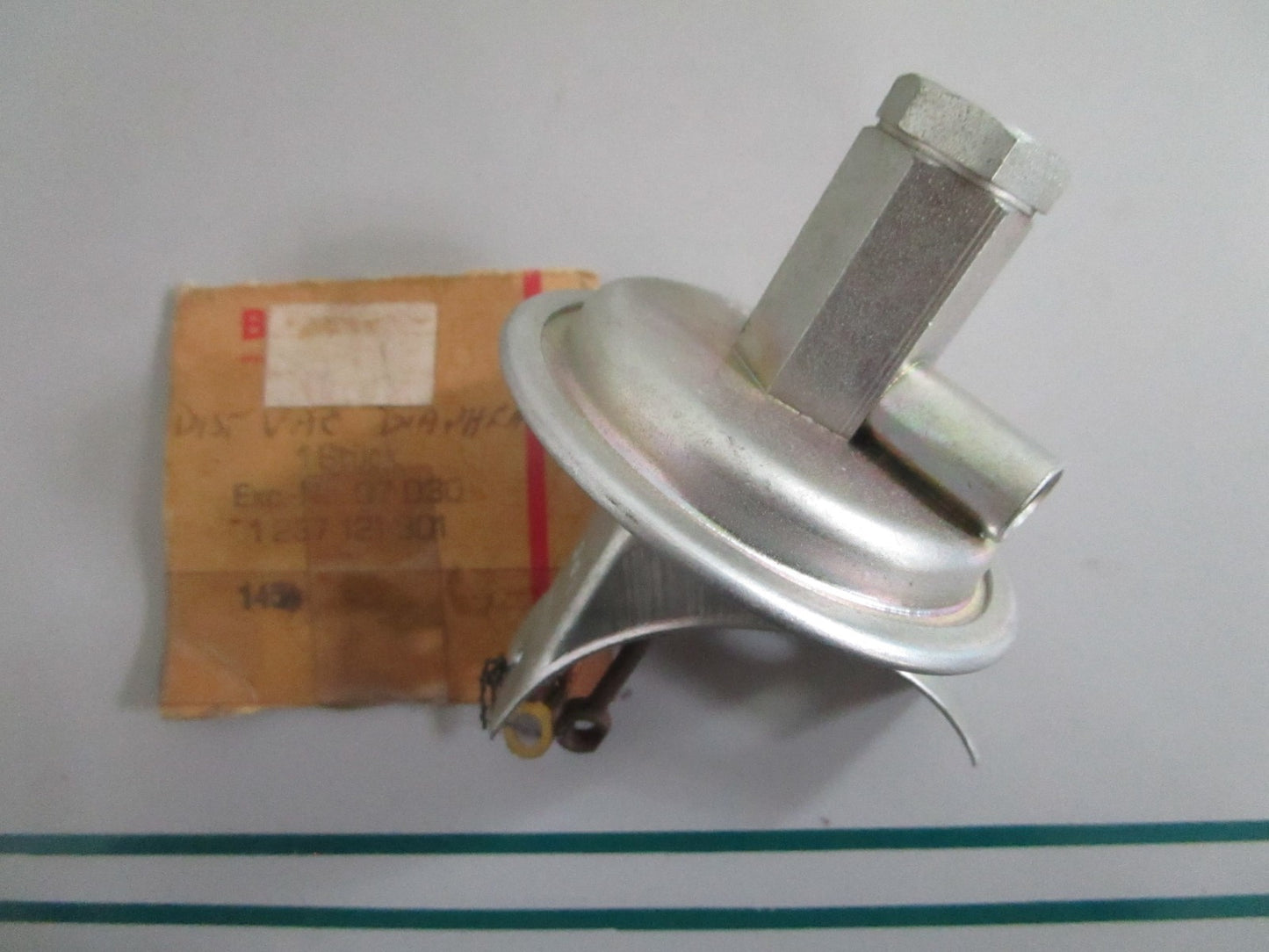 NEW OEM 0001581018 1237121301 Mercedes-Benz Bosch Vacuum Box 0820
