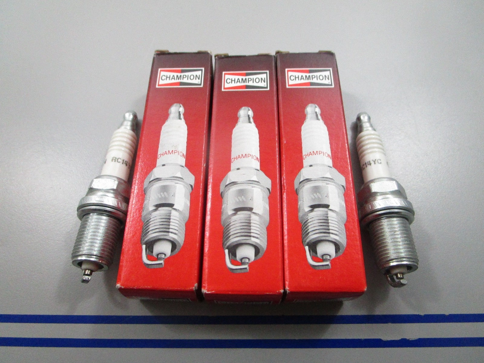 *NEW* (LOT OF 5) 0810 Champion Spark Plug RC14YC