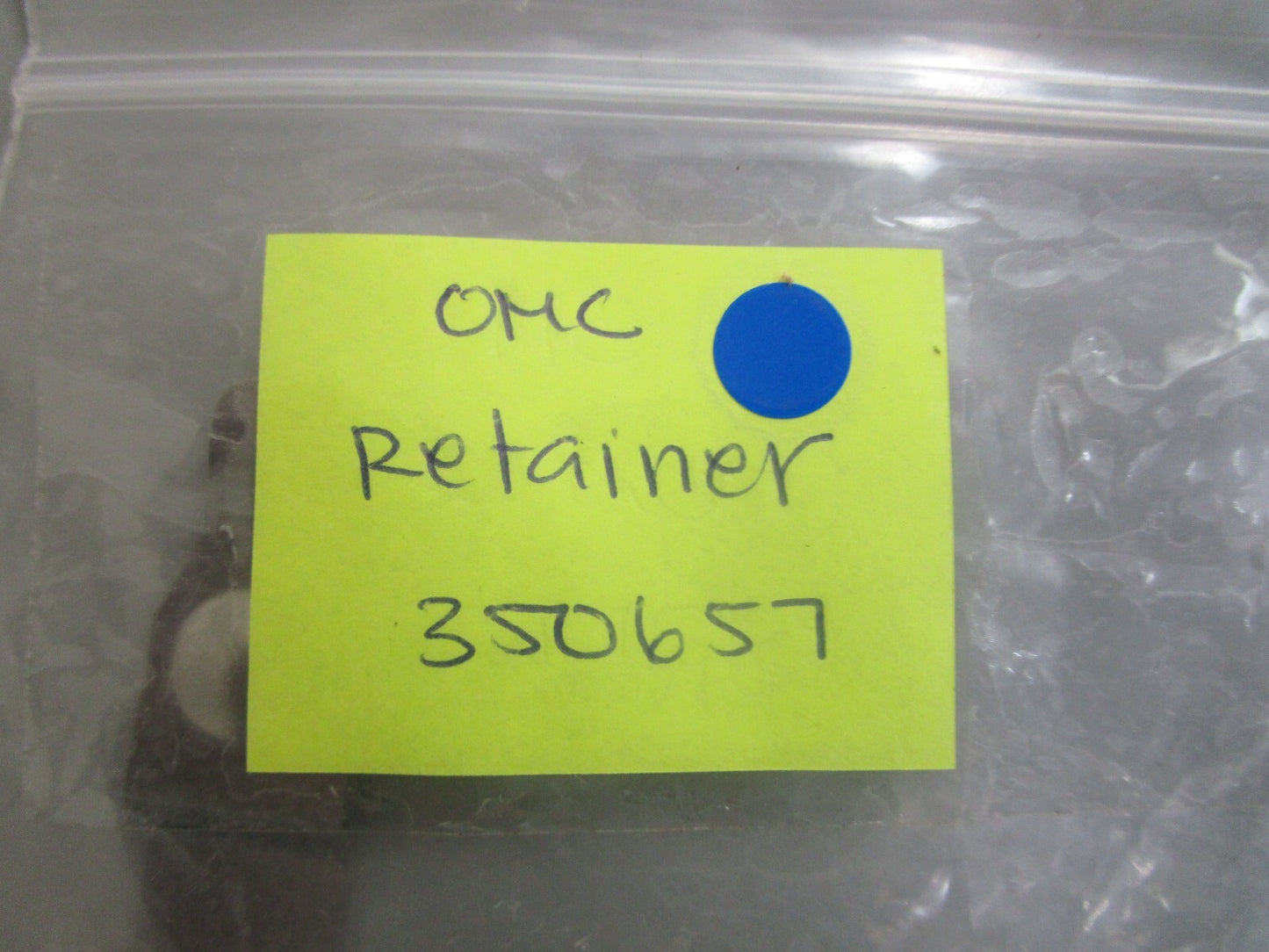 *NEW OEM* 0810 OMC Johnson Evinrude Retainer 350657 0350657