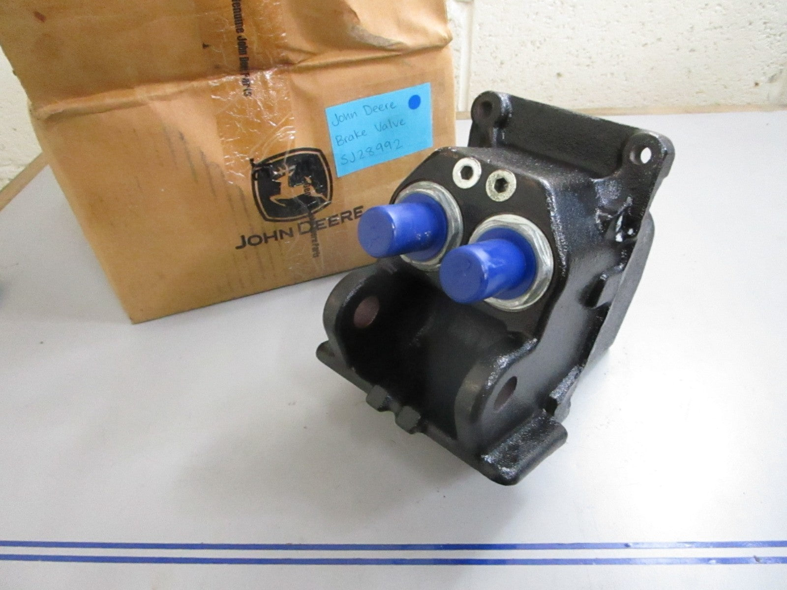 *NEW OEM* 0820 John Deere Brake Valve SJ28992