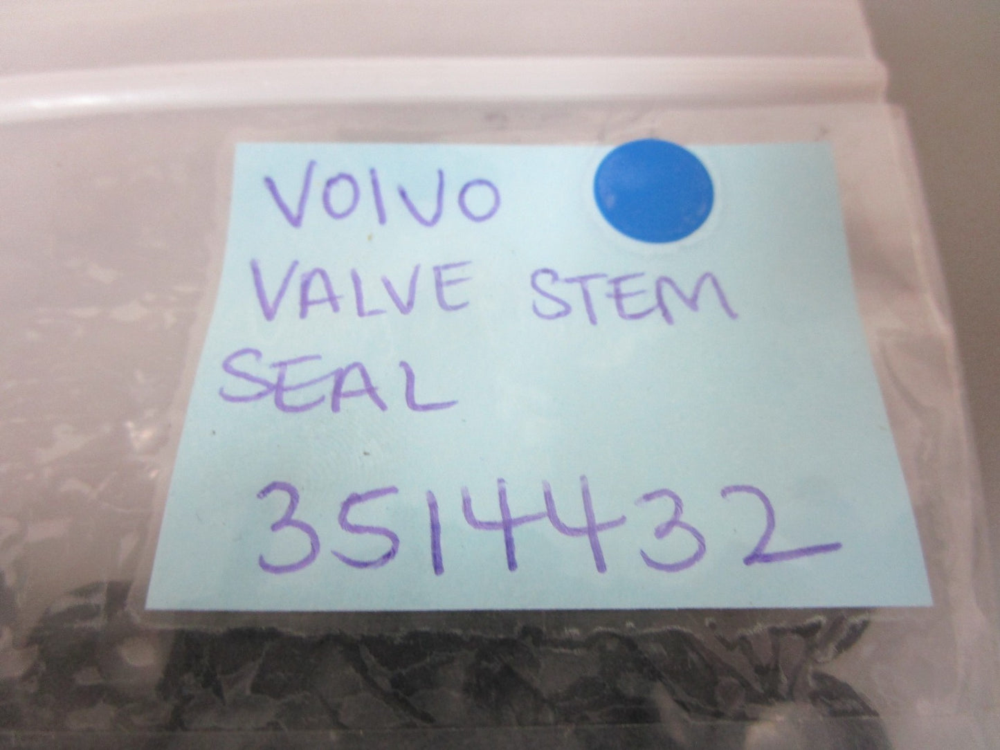 *NEW OEM* (LOT OF 4) 0720 Volvo Penta Valve Stem Seal 3514432