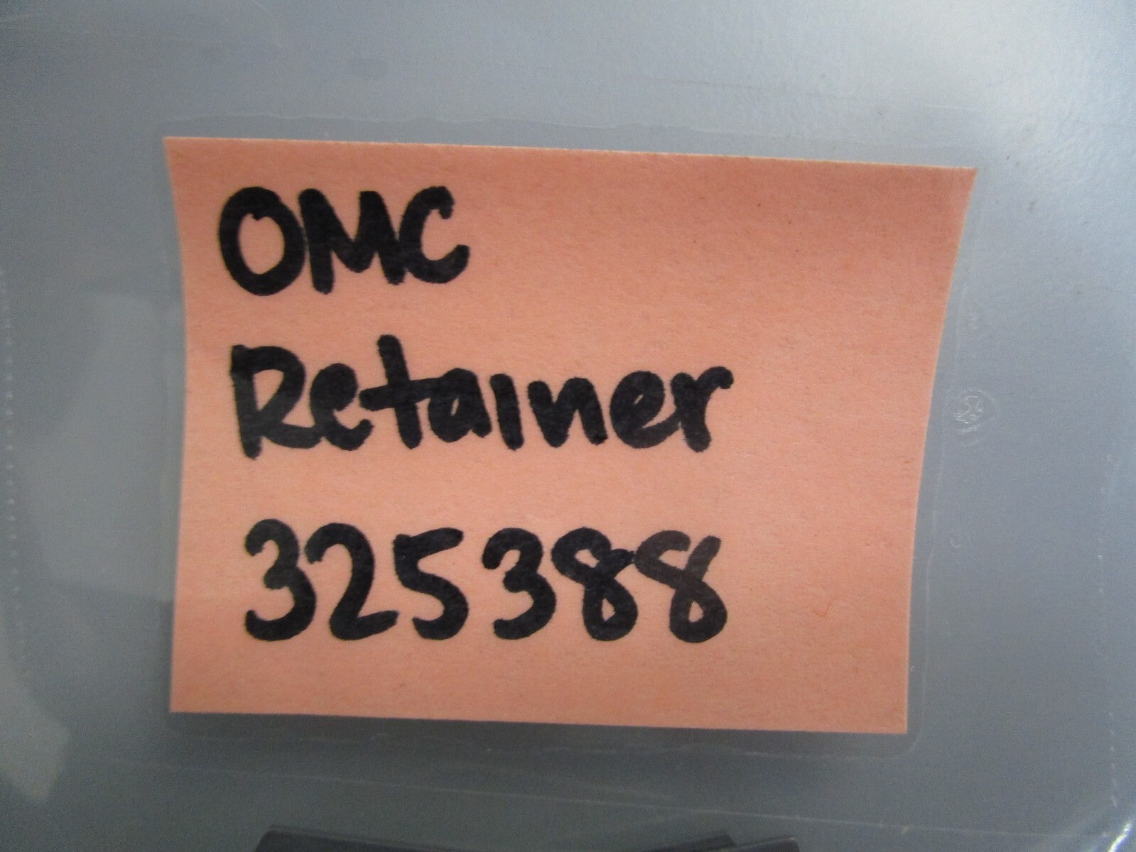 *NEW OEM* 0810 OMC Johnson Evinrude Retainer 325388 0325388