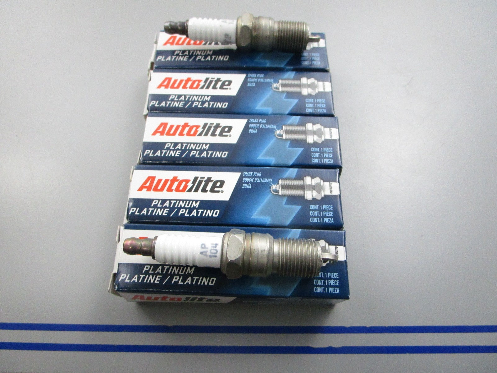 NEW (LOT OF 5) AP104 Autolite Spark Plug 0810