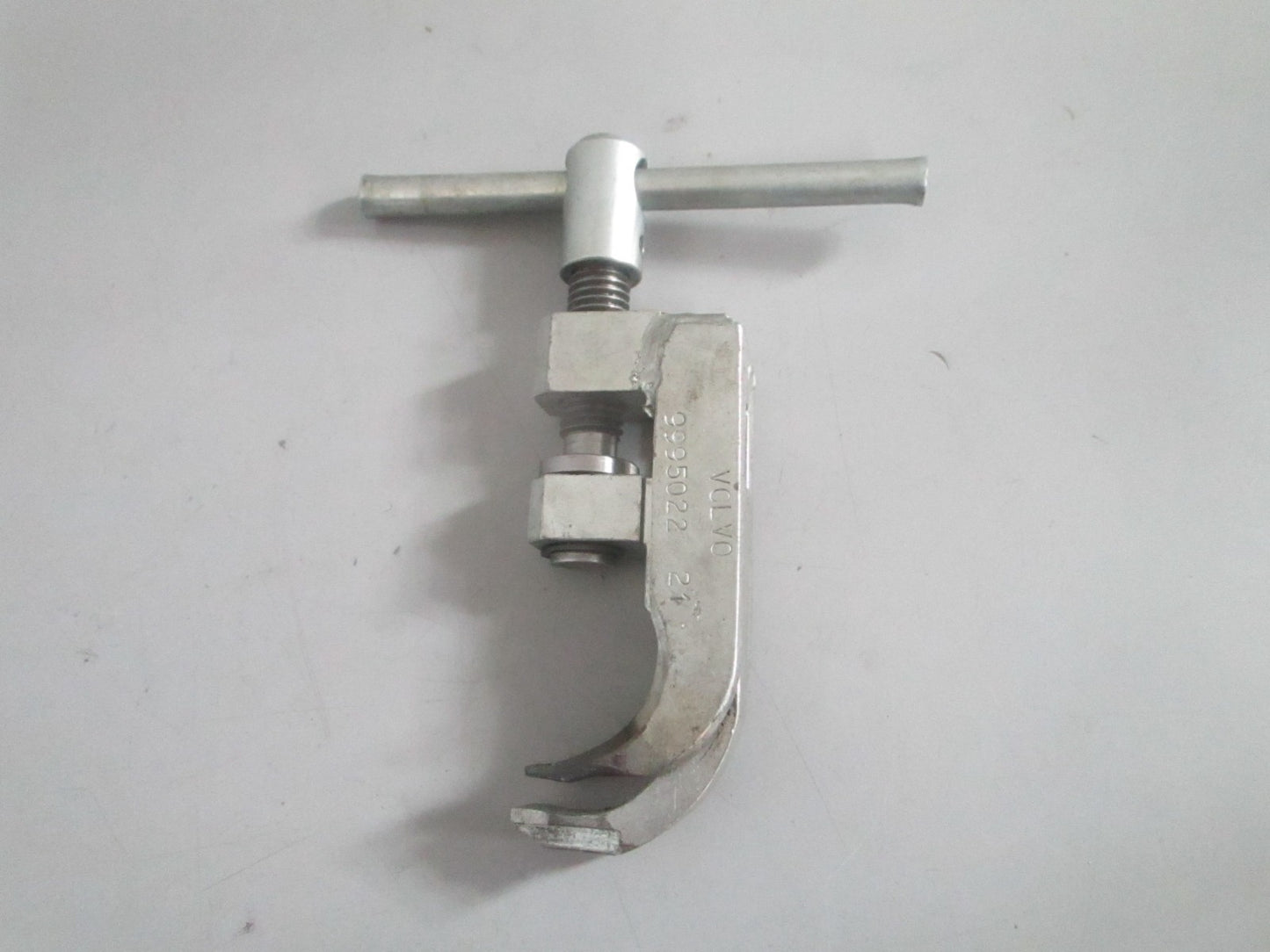 NEW OEM 9995022 Volvo Penta Press Tool 0820