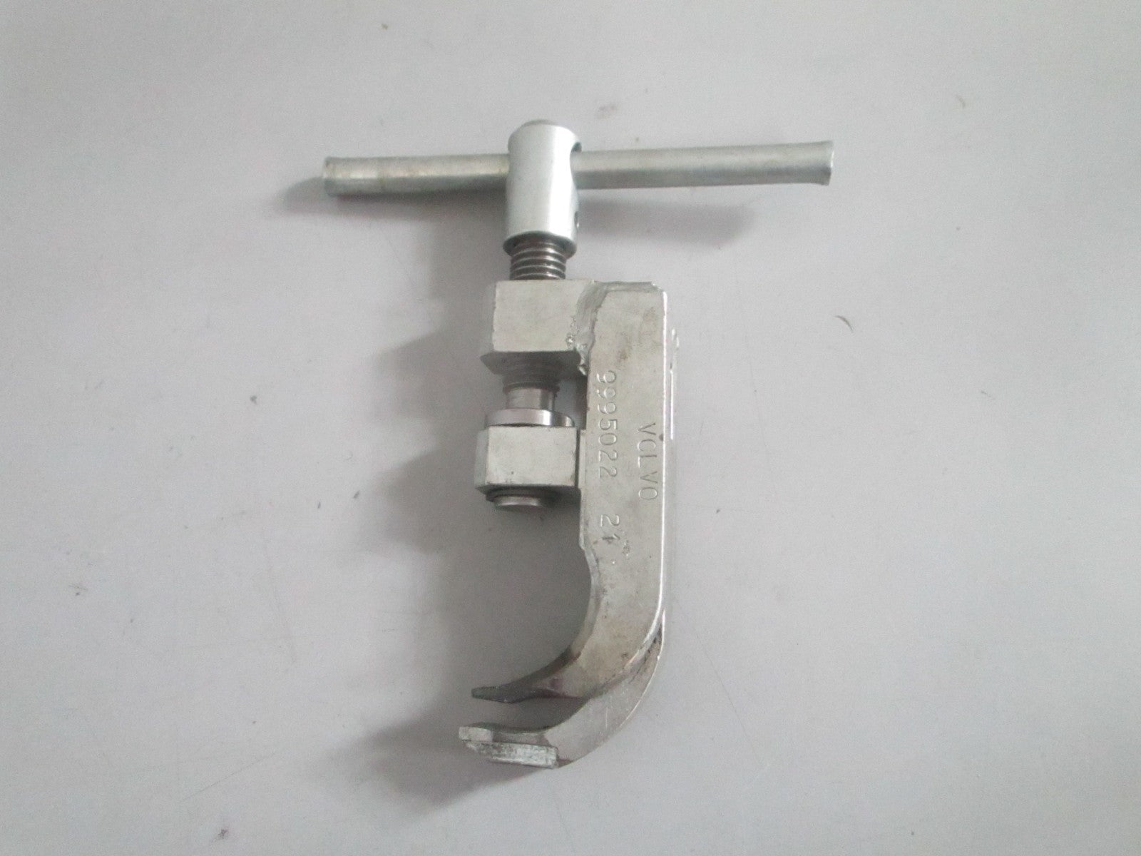 NEW OEM 9995022 Volvo Penta Press Tool 0820