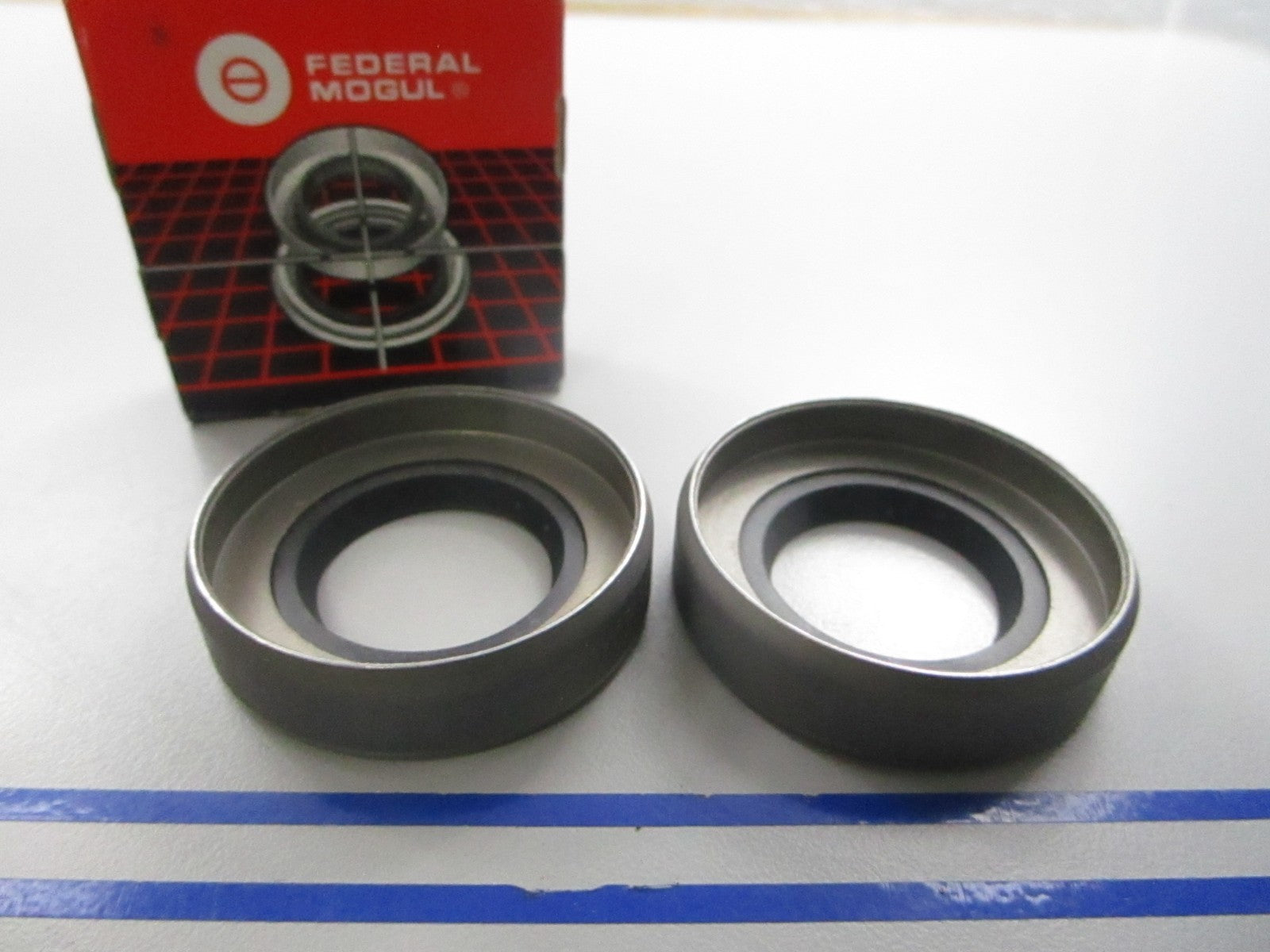 *NEW* (LOT OF 2) 0810 Federal Mogul National Oil Seal 204005