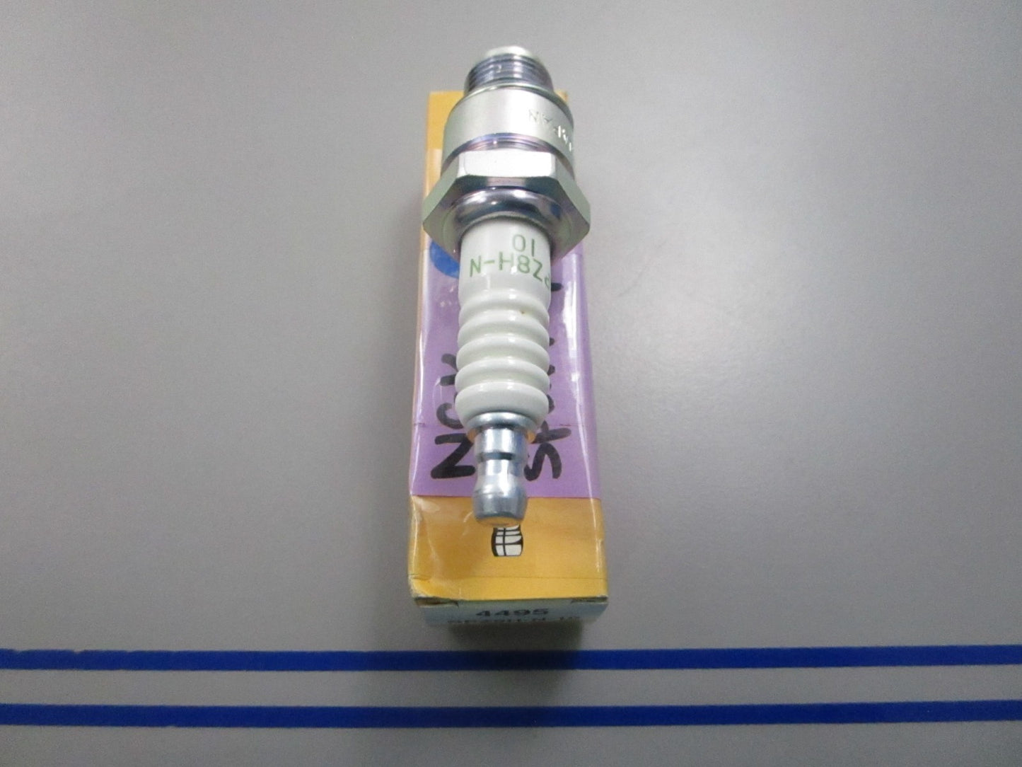 NEW BPZ8H-N-10 NGK Spark Plug 0810