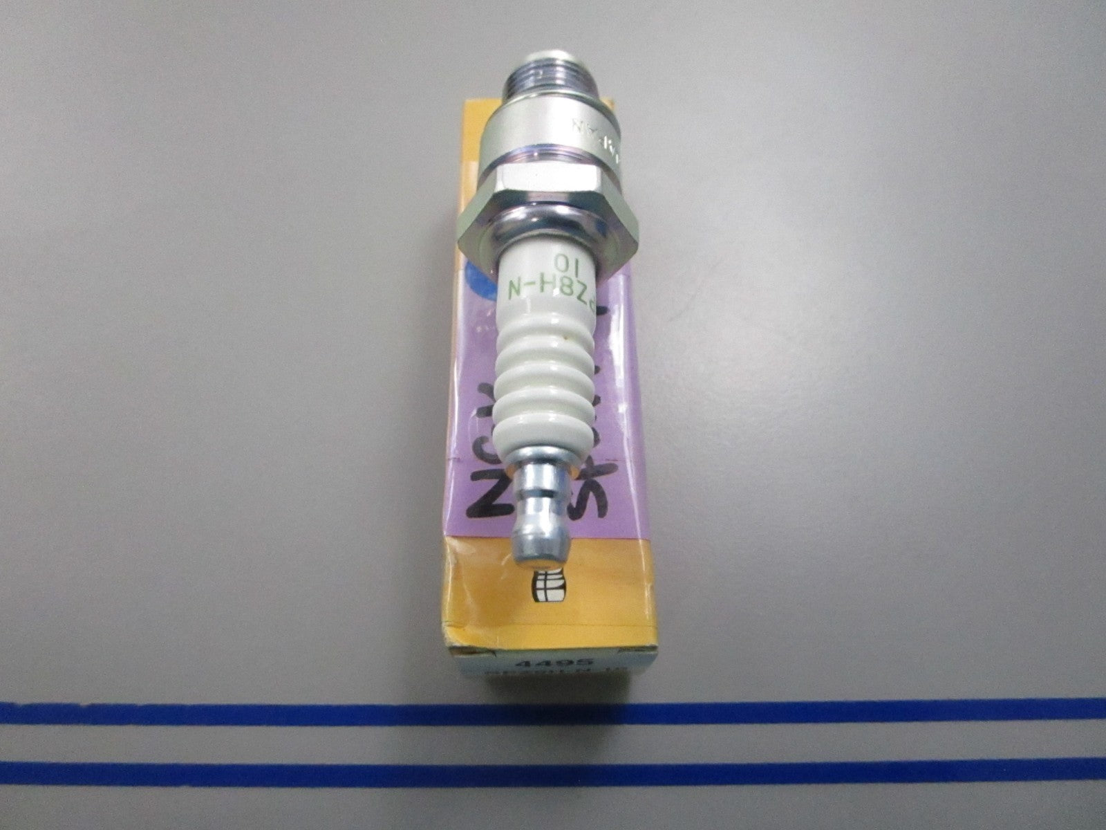 NEW BPZ8H-N-10 NGK Spark Plug 0810
