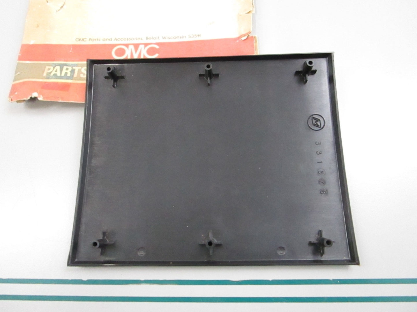 NEW OEM 331576 0331576 OMC Johnson Evinrude Rear Engine Cover 0810