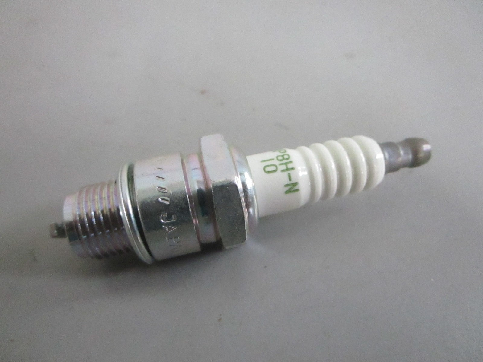 NEW OEM (LOT OF 8) BP8H-N-10 NGK Spark Plug 0820