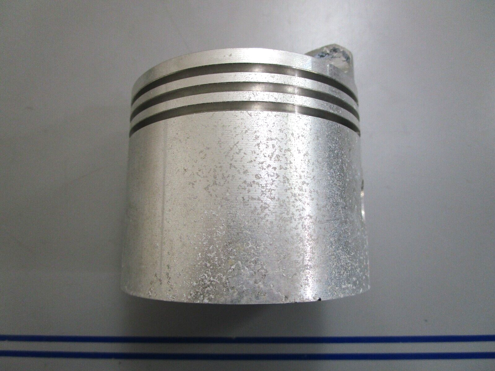 *NEW OEM* 0820 OMC Johnson Evinrude .040 Piston 378108 0378108 307075