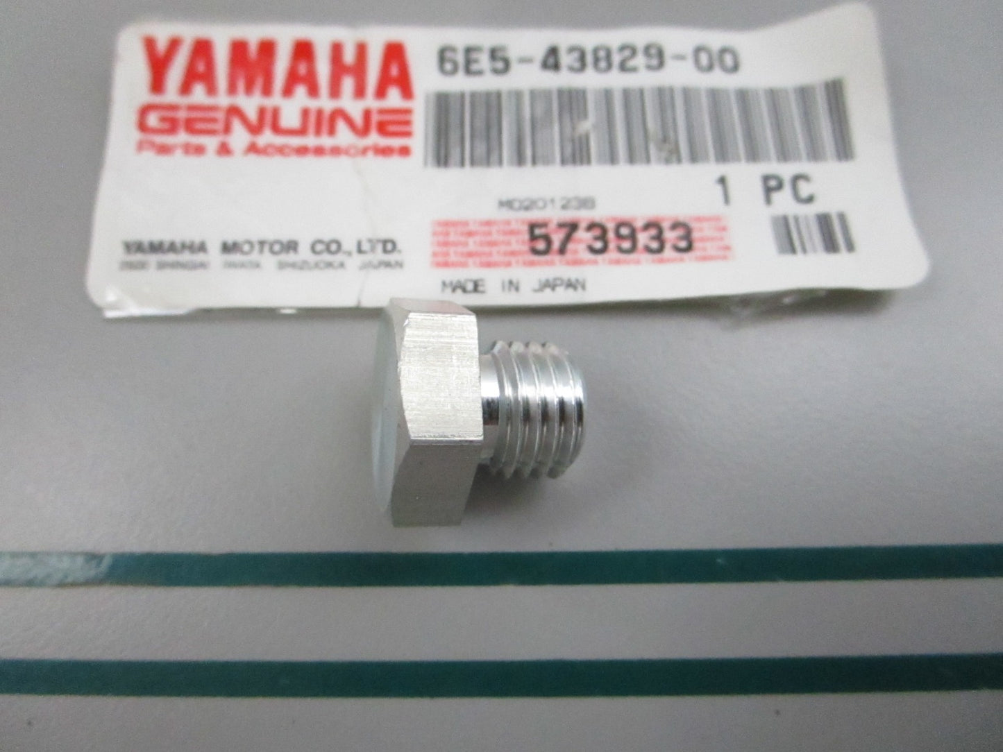 NEW OEM 6E5-43829-00-00 Yamaha Plug 0810