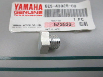 NEW OEM 6E5-43829-00-00 Yamaha Plug 0810