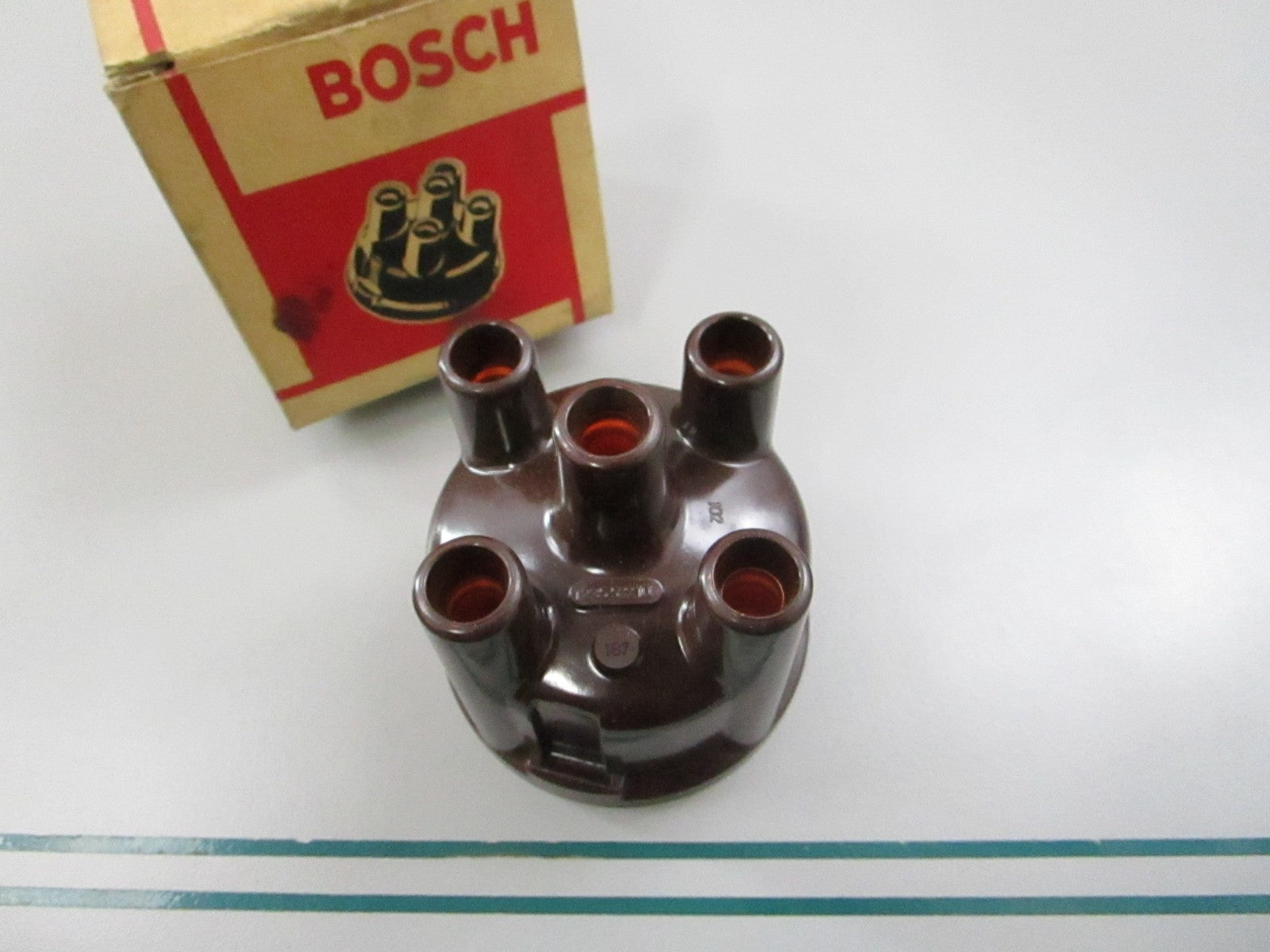 NEW OEM 1235522107 Bosch Distributor Cap 0810