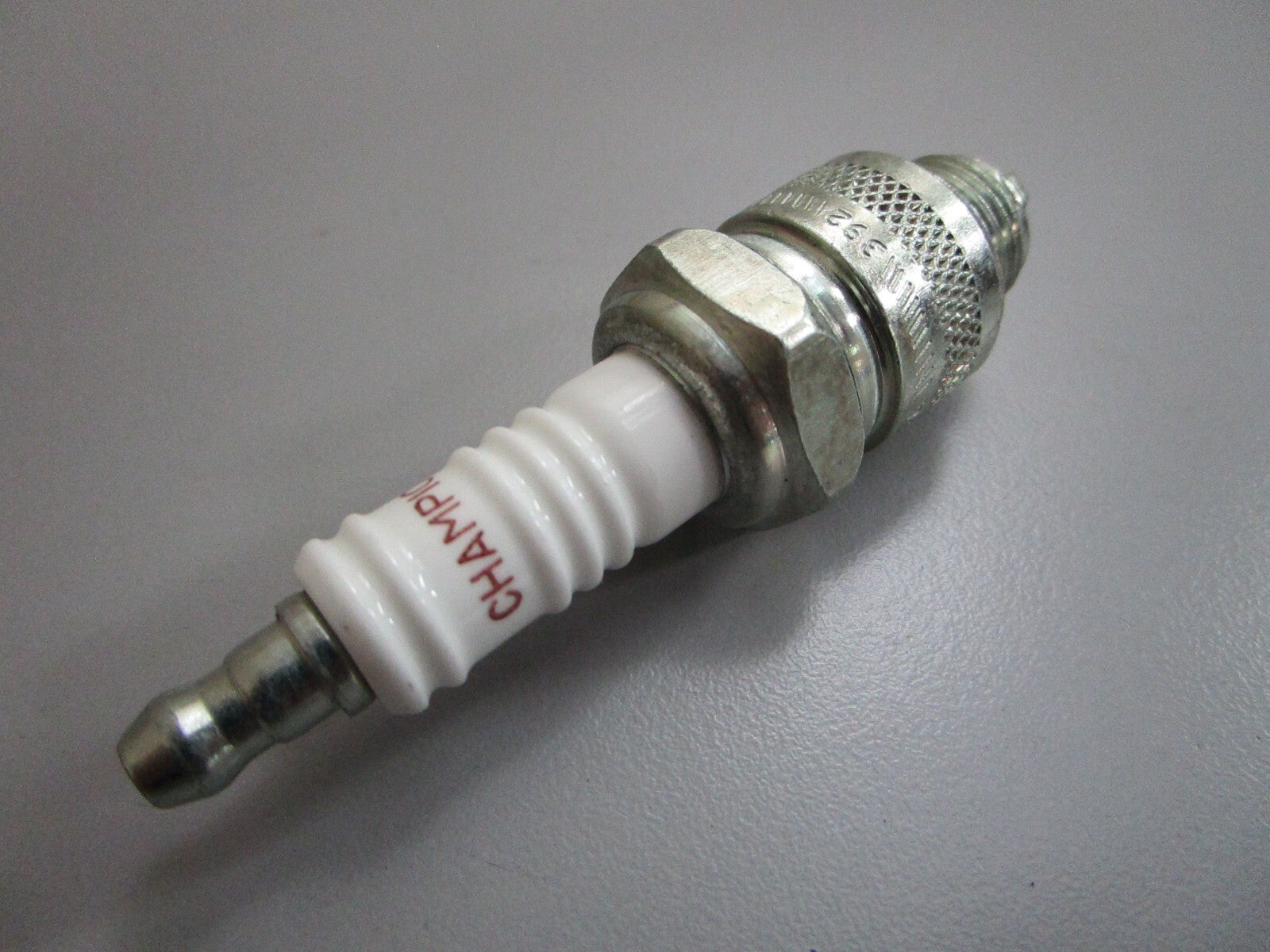 *NEW* 0820 Champion Spark Plug RJ12C