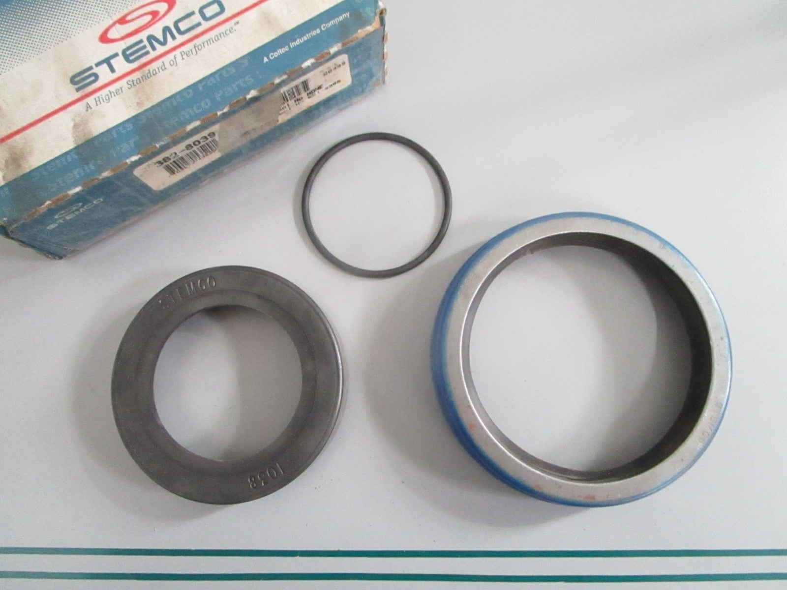 NEW OEM 382-8039 Stemco Seal and Spacer 0820