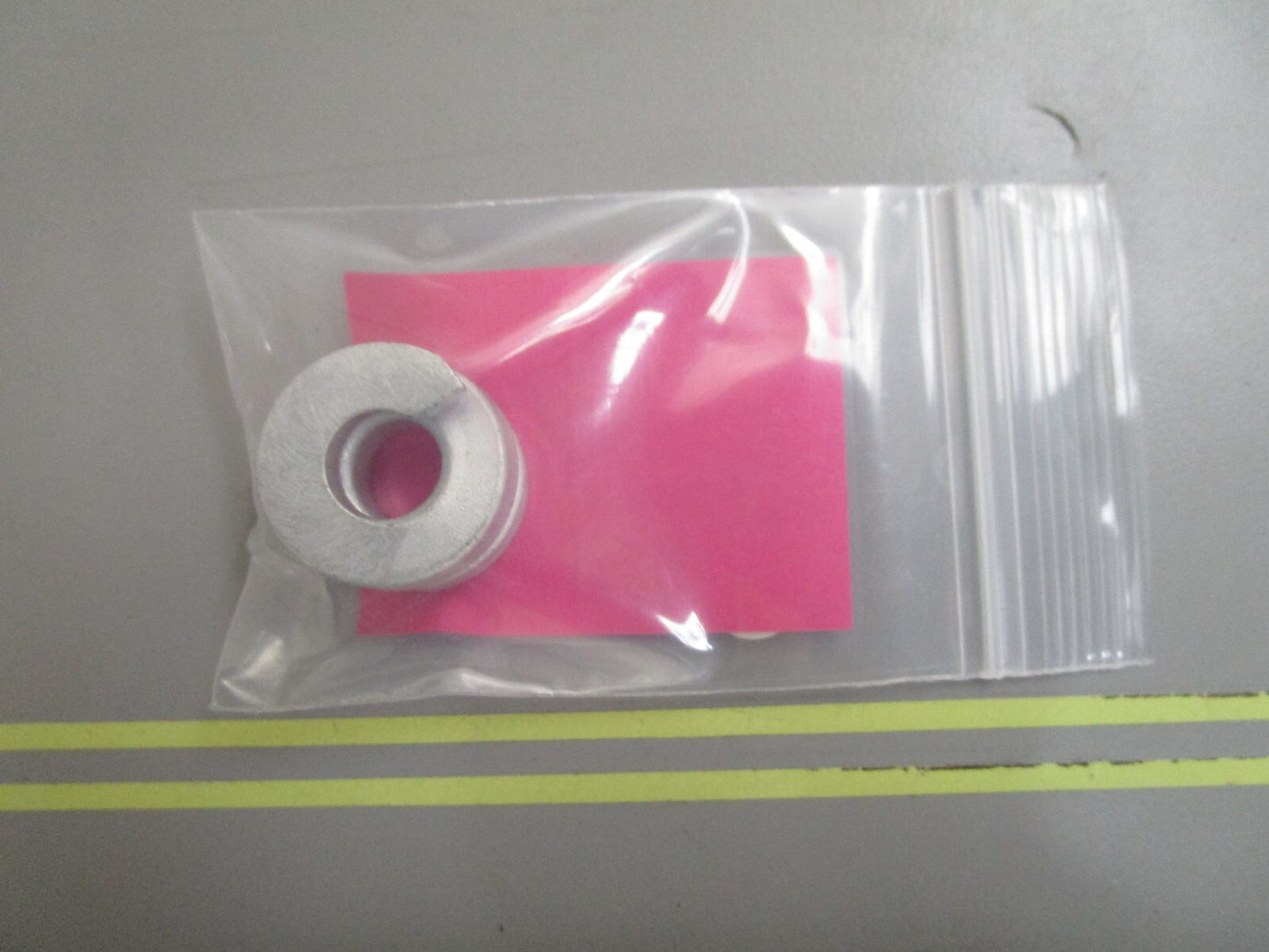 *NEW OEM* 0810 OMC Johnson Evinrude Spring 302051 0302051