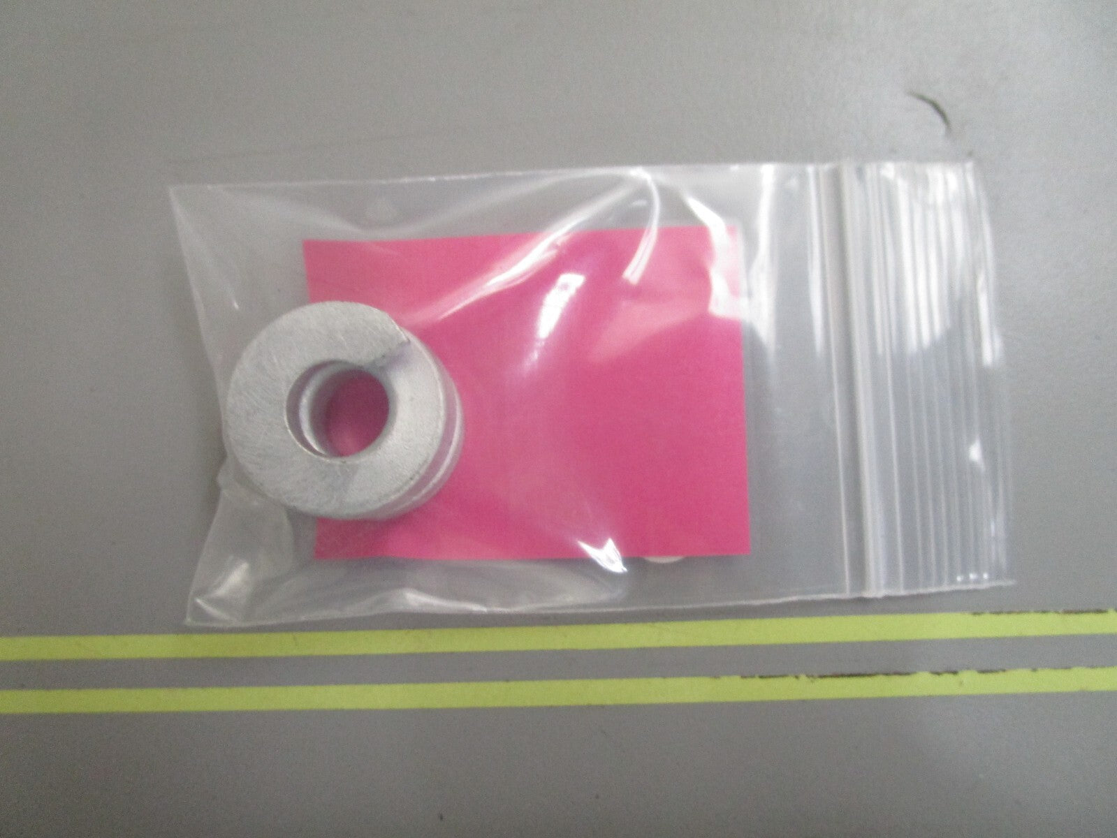 *NEW OEM* 0810 OMC Johnson Evinrude Spring 302051 0302051