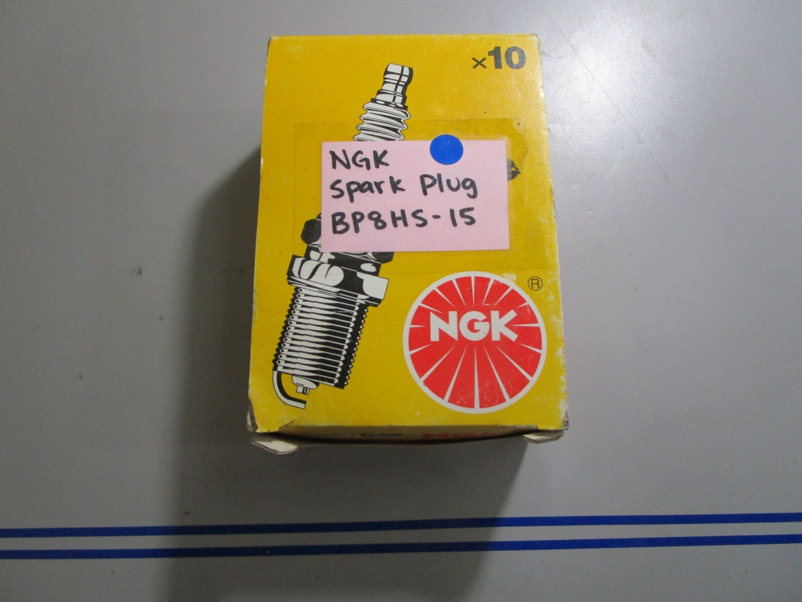 *NEW* (LOT OF 10) 0810 NGK Spark Plug BP8HS-15