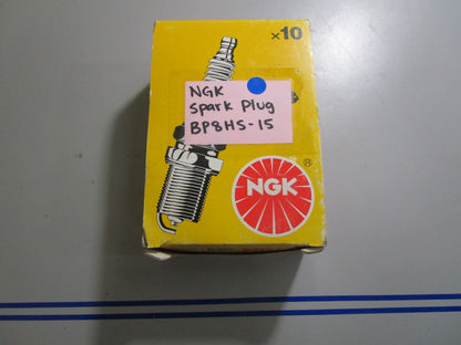 *NEW* (LOT OF 10) 0810 NGK Spark Plug BP8HS-15