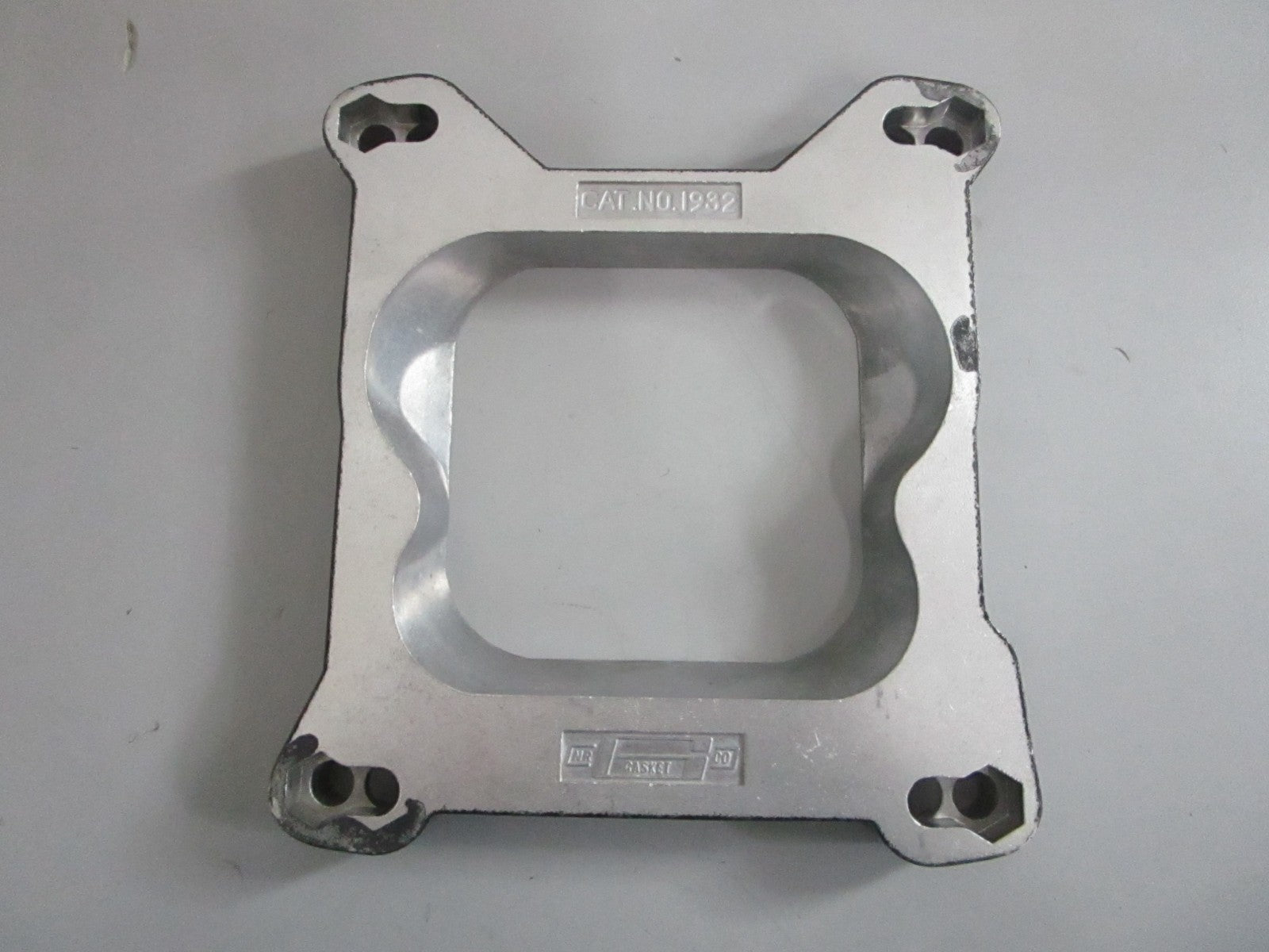 NEW OEM 818568T Mercury Quicksilver Carburetor Spacer Plate 0820