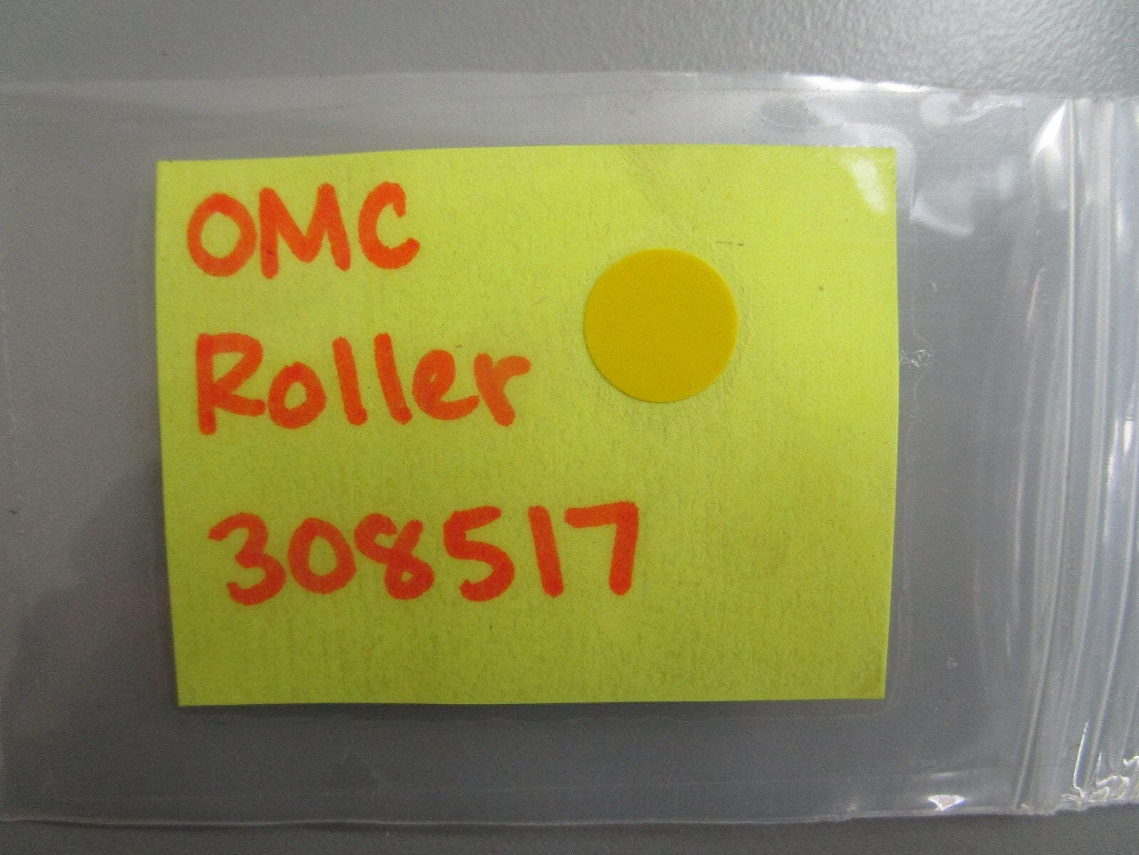 *NEW OEM* 0810 OMC Johnson Evinrude Roller 308517 0308517