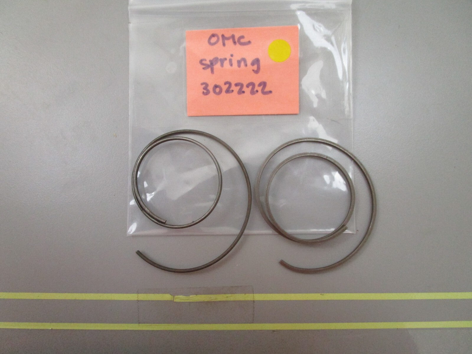 *NEW OEM* (LOT OF 2) 0810 OMC Johnson Evinrude Spring 302222 0302222
